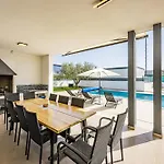 Villa In With Heated Pool And Whirlpool
