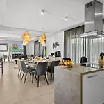 Villa In With Heated Pool And Whirlpool