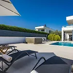 וילה In With Heated Pool And Whirlpool *