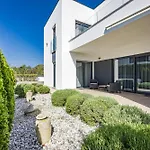 Villa In With Heated Pool And Whirlpool Pula