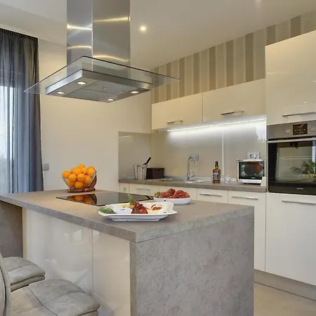 In With Heated Pool And Whirlpool * بولا