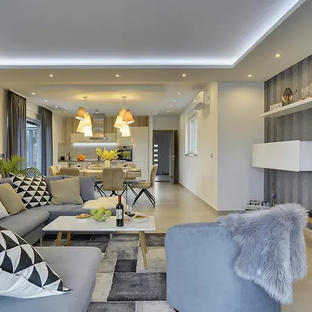 In With Heated Pool And Whirlpool فيلة *