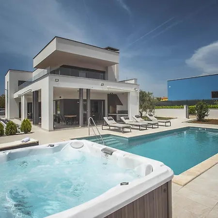In With Heated Pool And Whirlpool 빌라 풀라