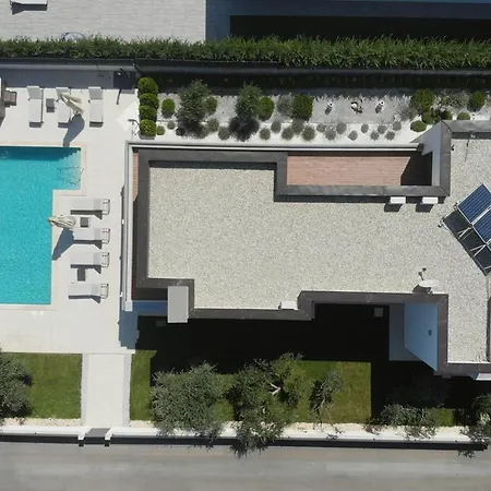 빌라 In With Heated Pool And Whirlpool 풀라