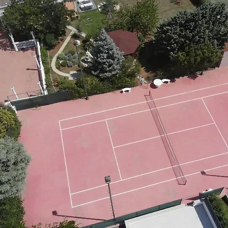 In With Heated Pool And Whirlpool بولا