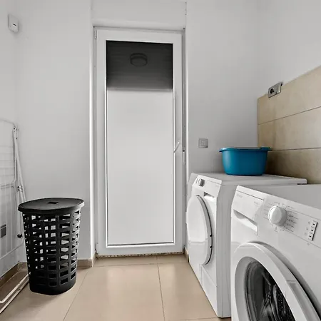 In With Heated Pool And Whirlpool *