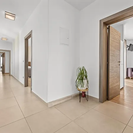 Villa In With Heated Pool And Whirlpool