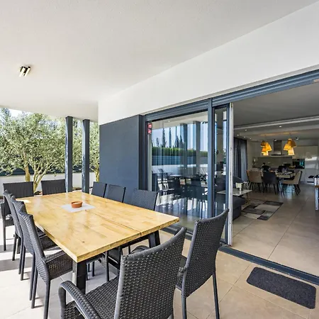 In With Heated Pool And Whirlpool Villa Pula