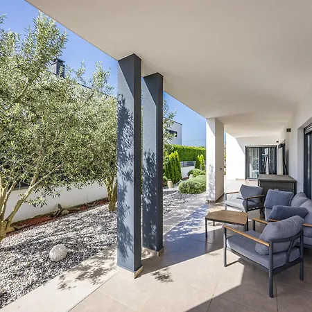 Villa In With Heated Pool And Whirlpool
