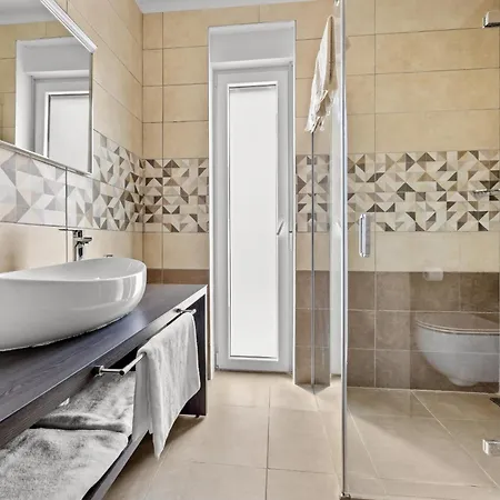 Villa In With Heated Pool And Whirlpool