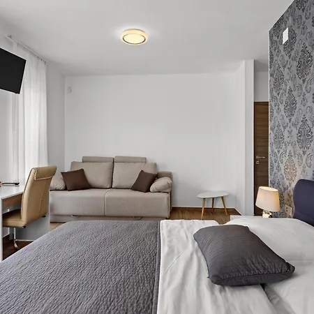 In With Heated Pool And Whirlpool Villa Pula