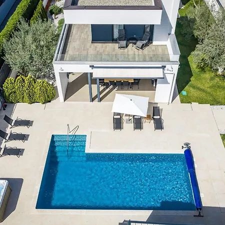 In With Heated Pool And Whirlpool Villa
