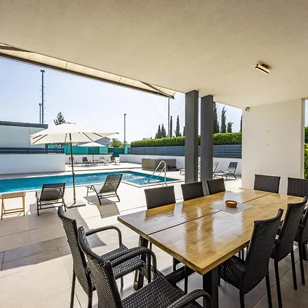 In With Heated Pool And Whirlpool Villa