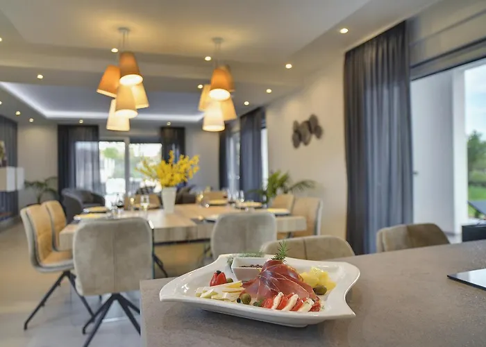 In With Heated Pool And Whirlpool *