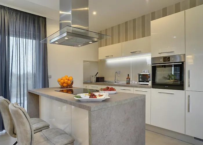 In With Heated Pool And Whirlpool * Pula