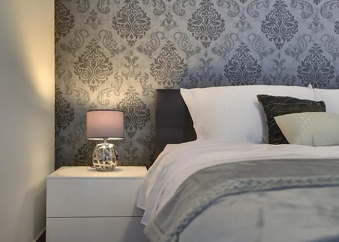 In With Heated Pool And Whirlpool Pula