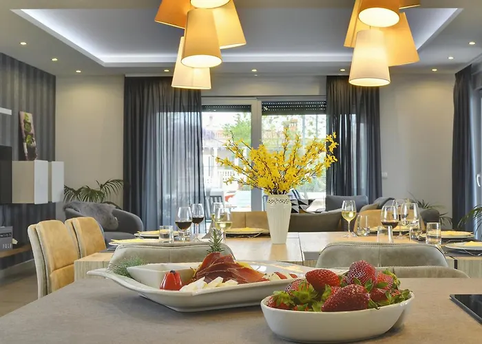 In With Heated Pool And Whirlpool *