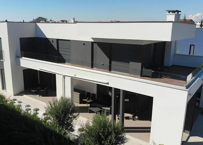 In With Heated Pool And Whirlpool Villa Pula