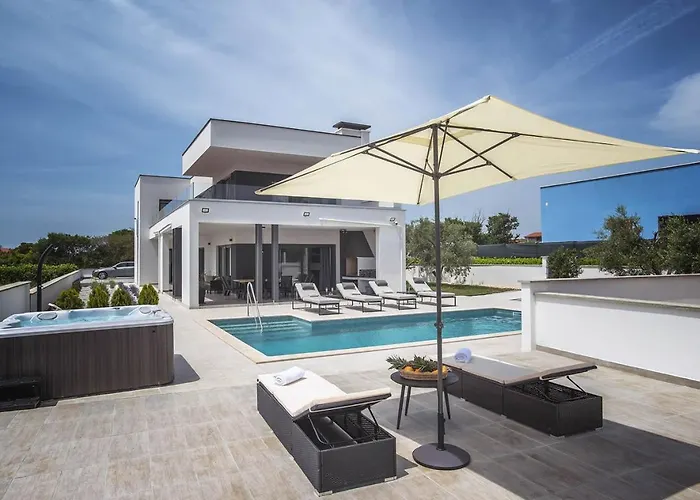 In With Heated Pool And Whirlpool Villa