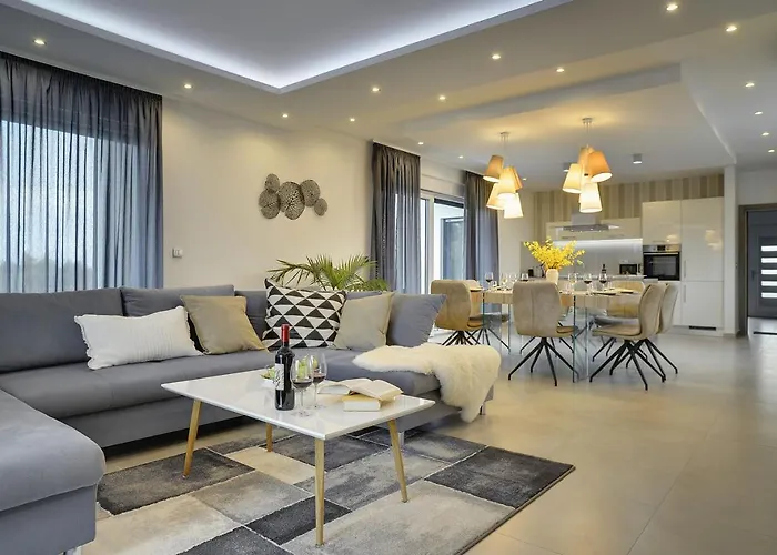 In With Heated Pool And Whirlpool