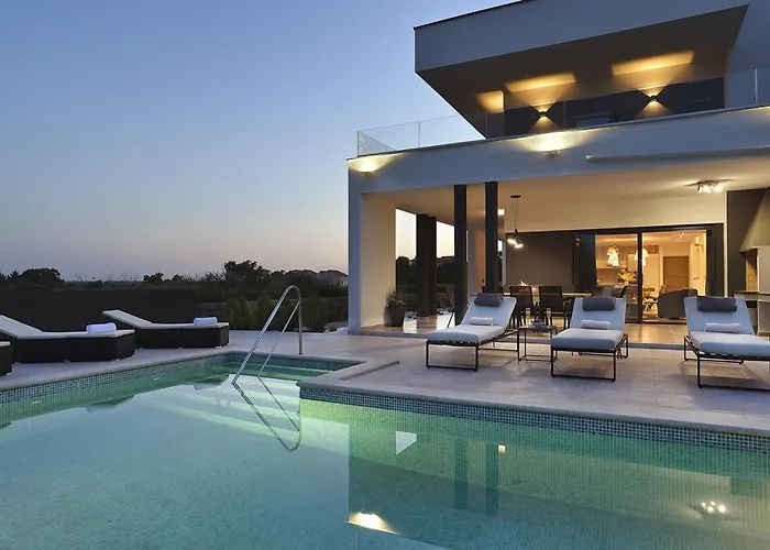 In With Heated Pool And Whirlpool * Pula