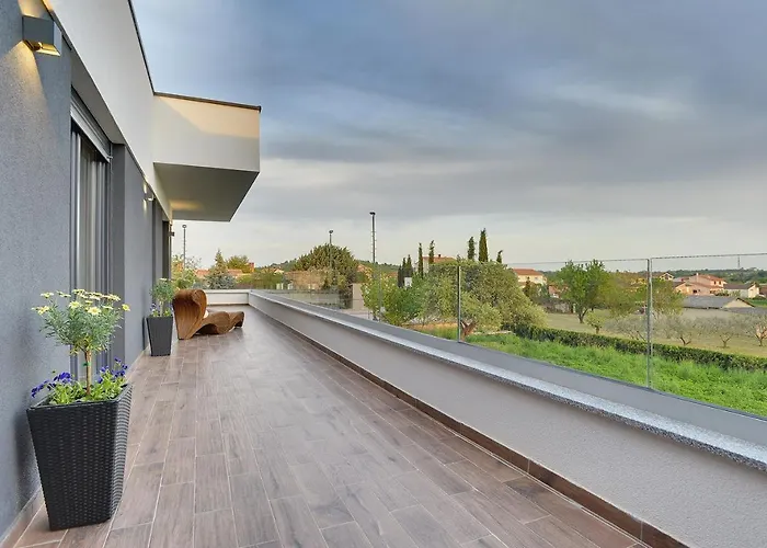 In With Heated Pool And Whirlpool