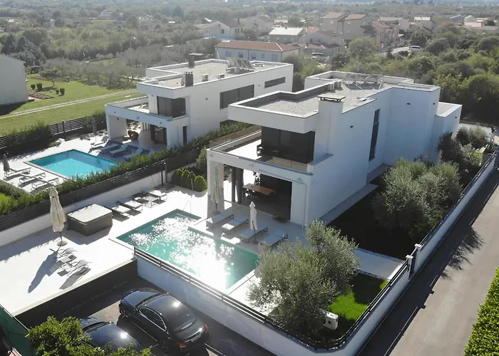 In With Heated Pool And Whirlpool Vila Pula