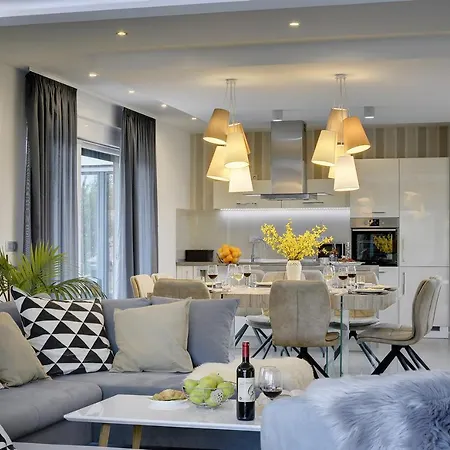 Villa In With Heated Pool And Whirlpool *