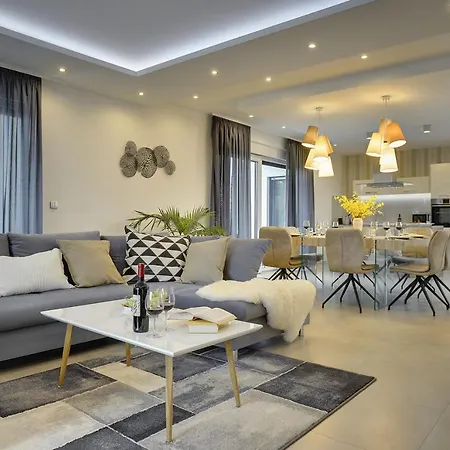 In With Heated Pool And Whirlpool